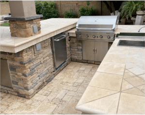 Outdoors Kitchen In Chandler With Column Using Ledge Stone Veneers